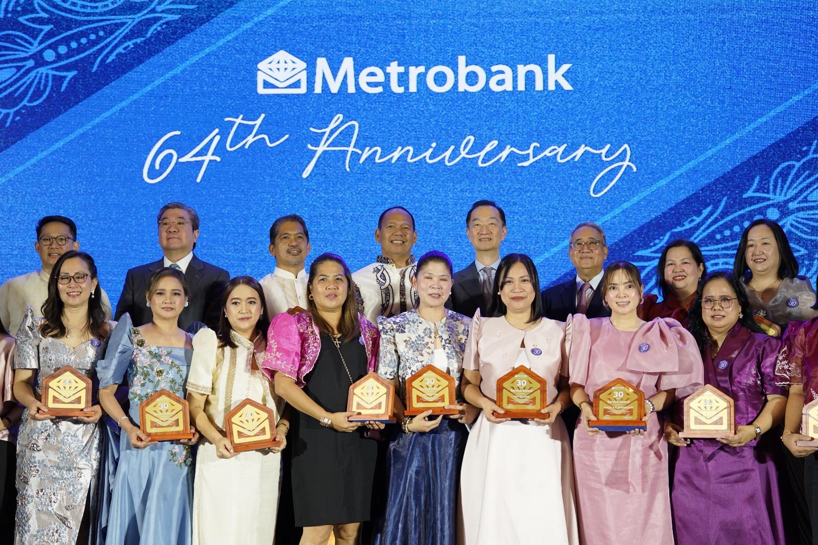 <h1>Metrobank honors generations of Metrobankers who helped build its strength</h1>
